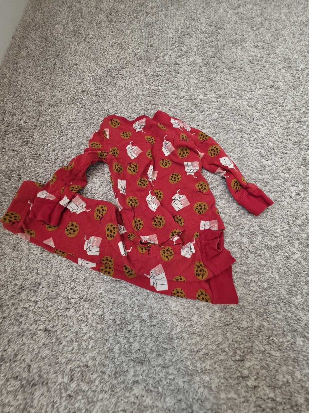 Old Navy Red Kids Pajama Set with Cookie and Milk Print 2T